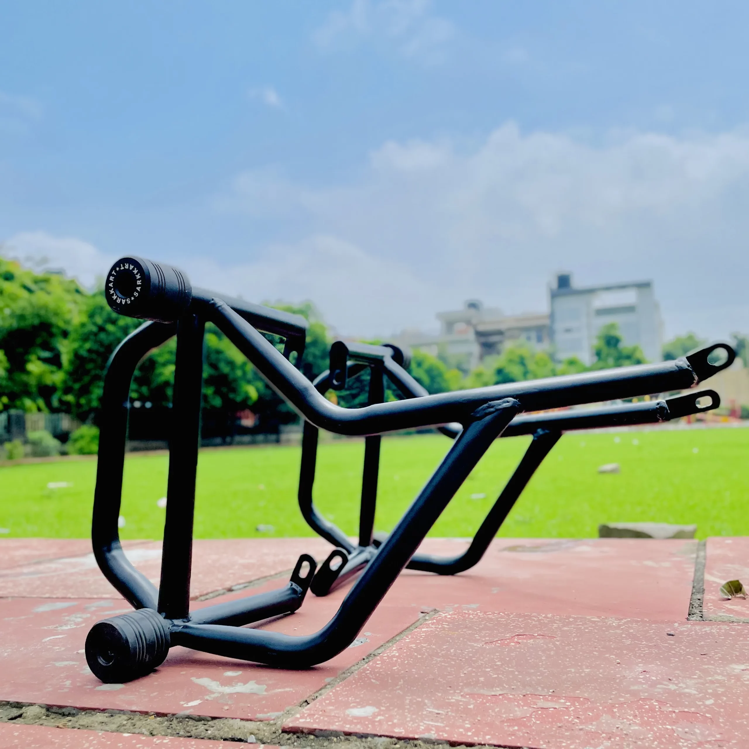 crash guard with sliders Classic Bear Shotgun 650 impact protection demonstration