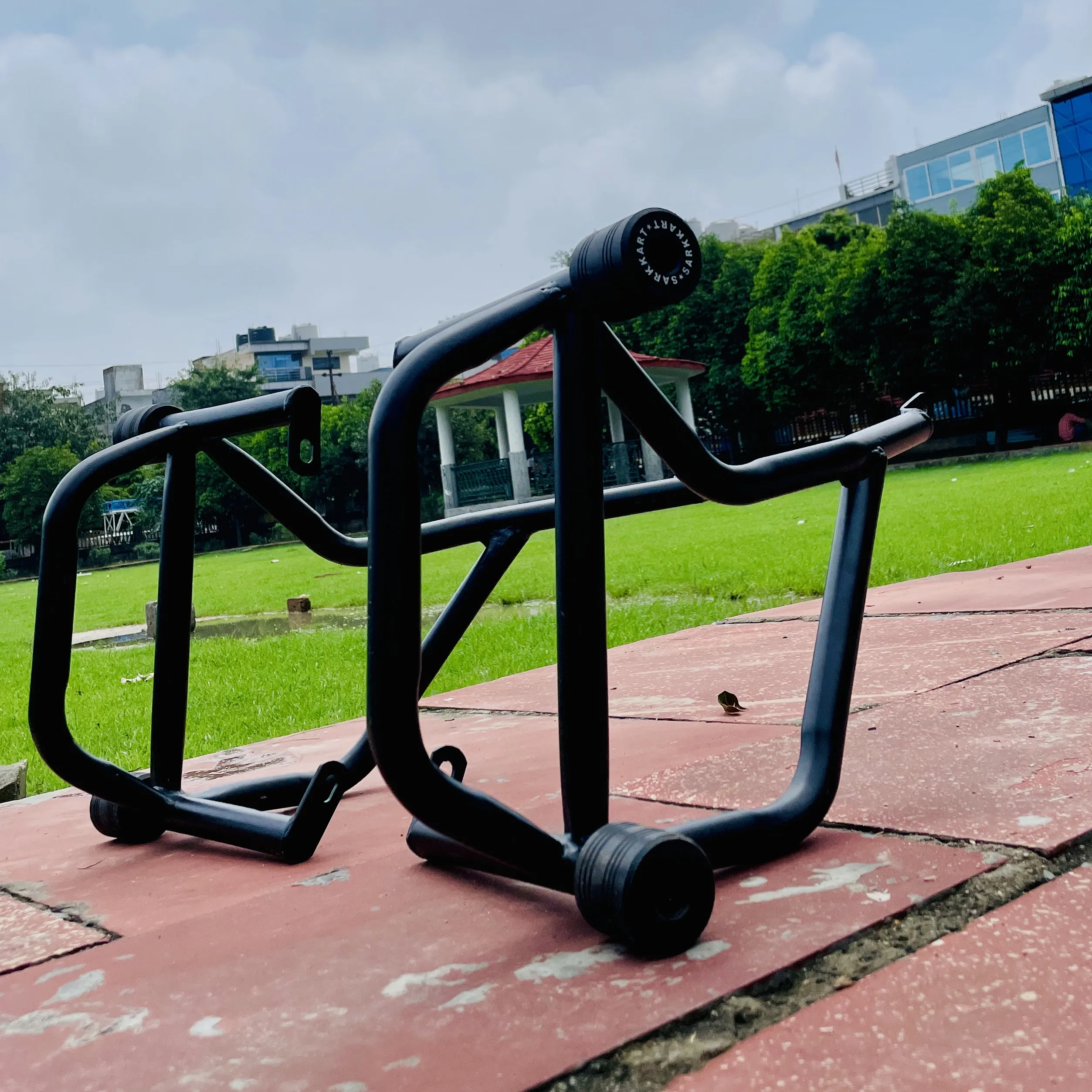 crash guard with sliders Classic Bear Shotgun 650 delrin slider technology